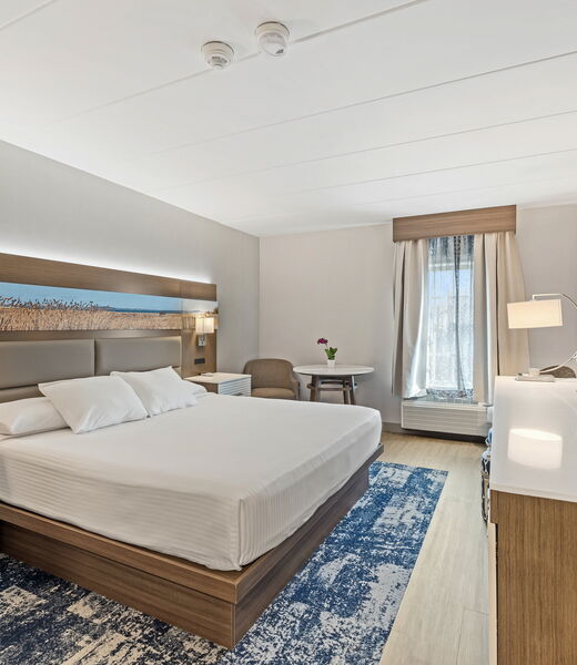 A guest room at the John Carver Inn and Spa in Plymouth MA