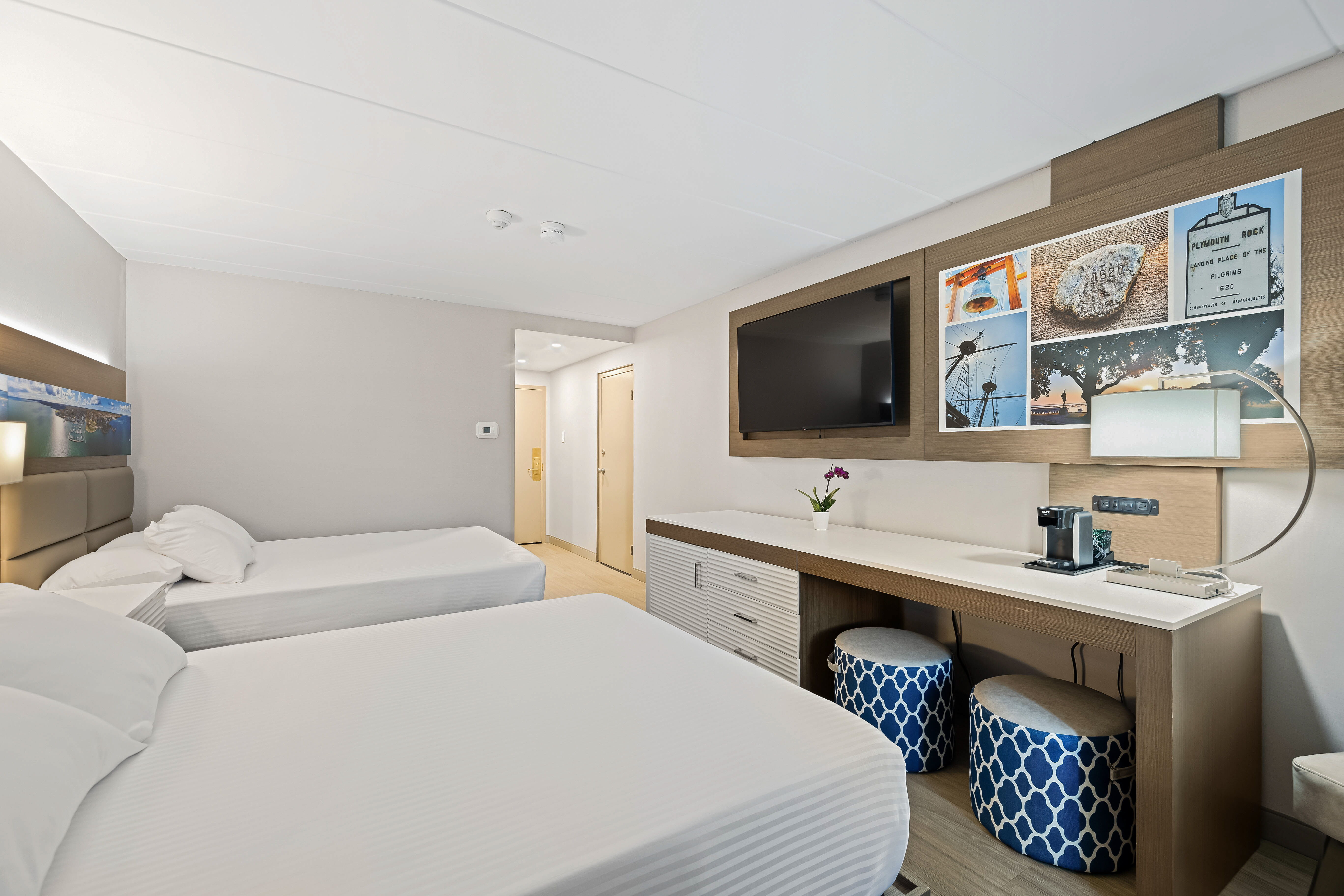 A guest room at the John Carver Inn and Spa in Plymouth MA