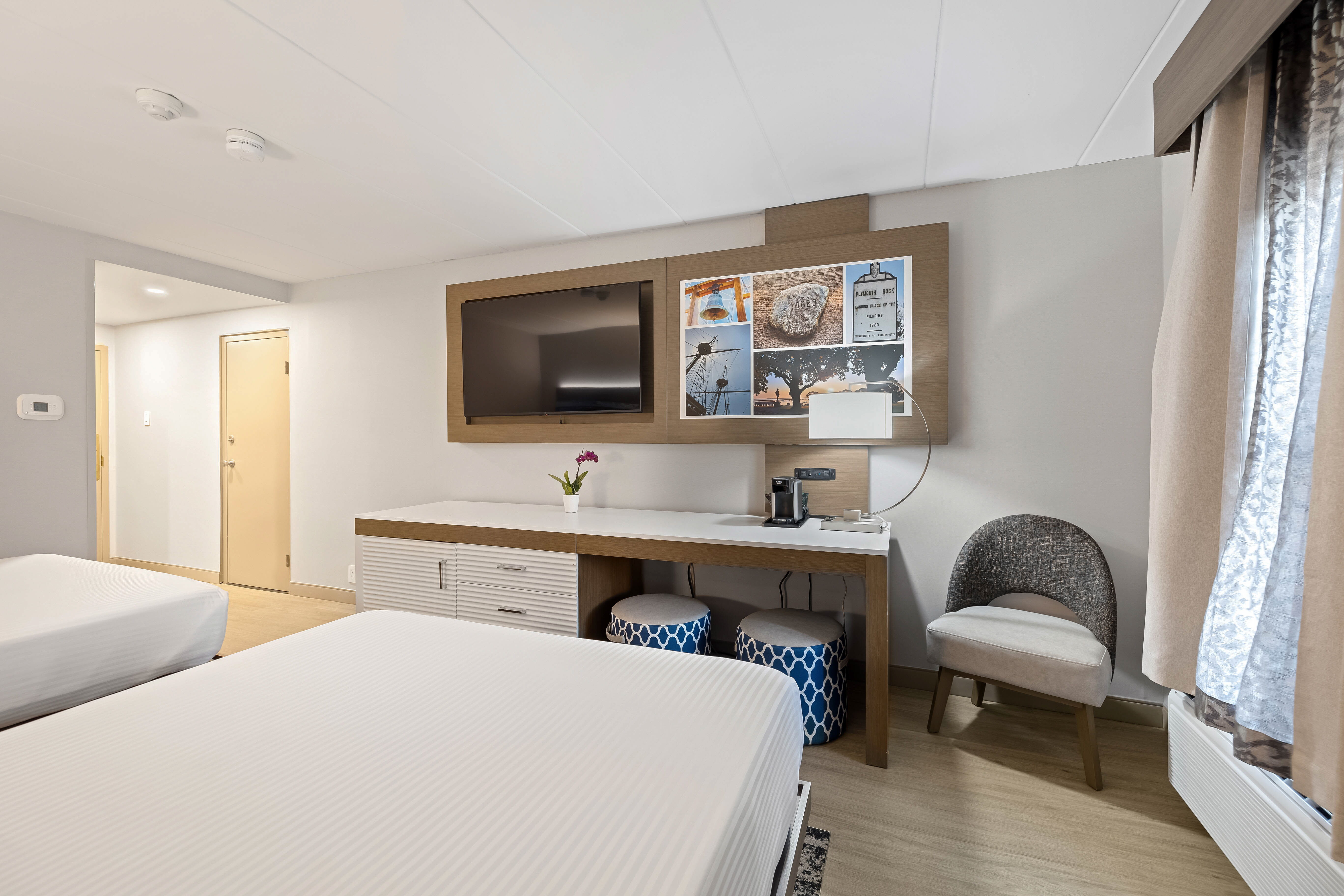 A guest room at the John Carver Inn and Spa in Plymouth MA