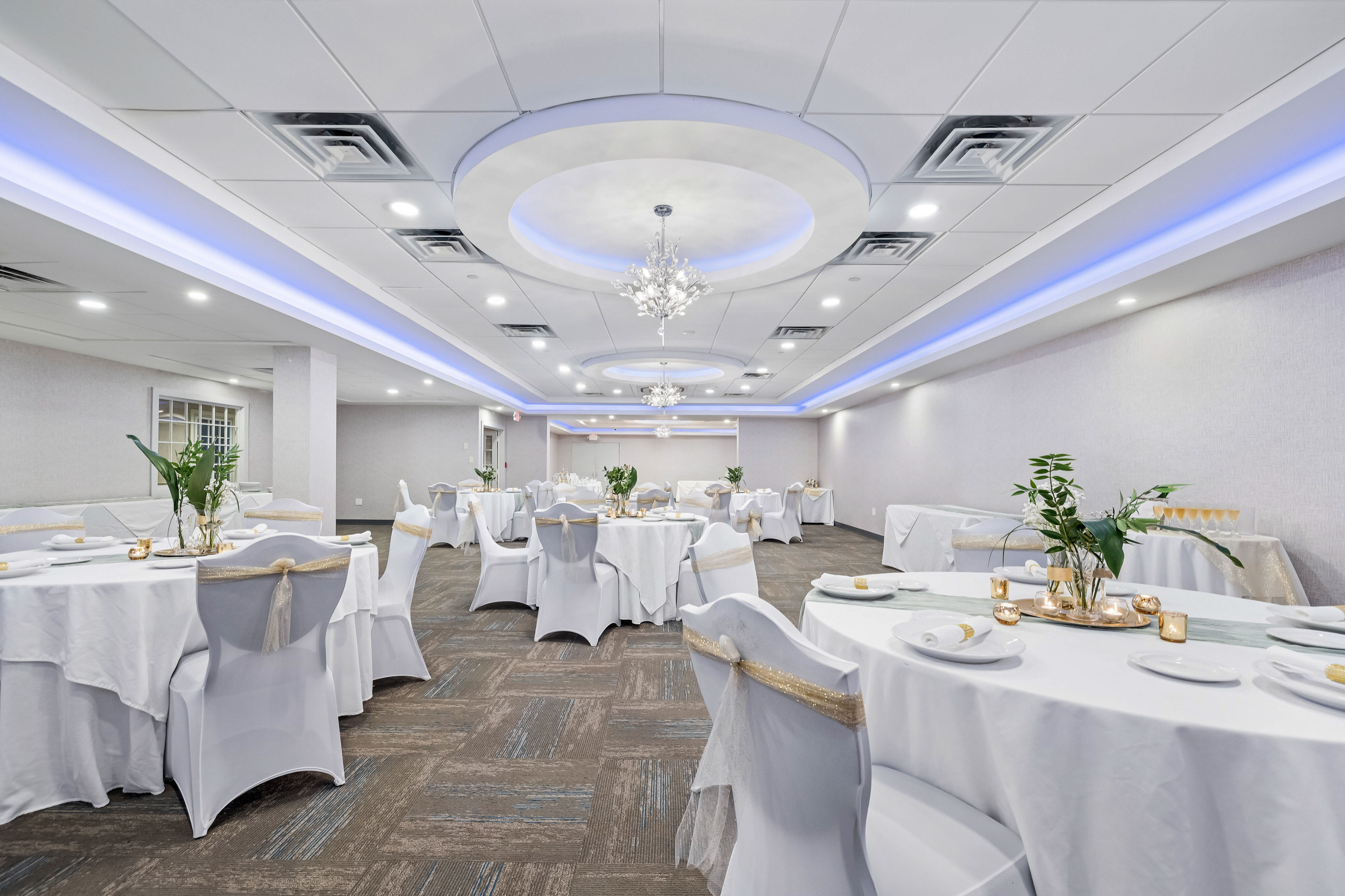 Banquets and Events at the John Carver Inn & Spa - A fully set event room