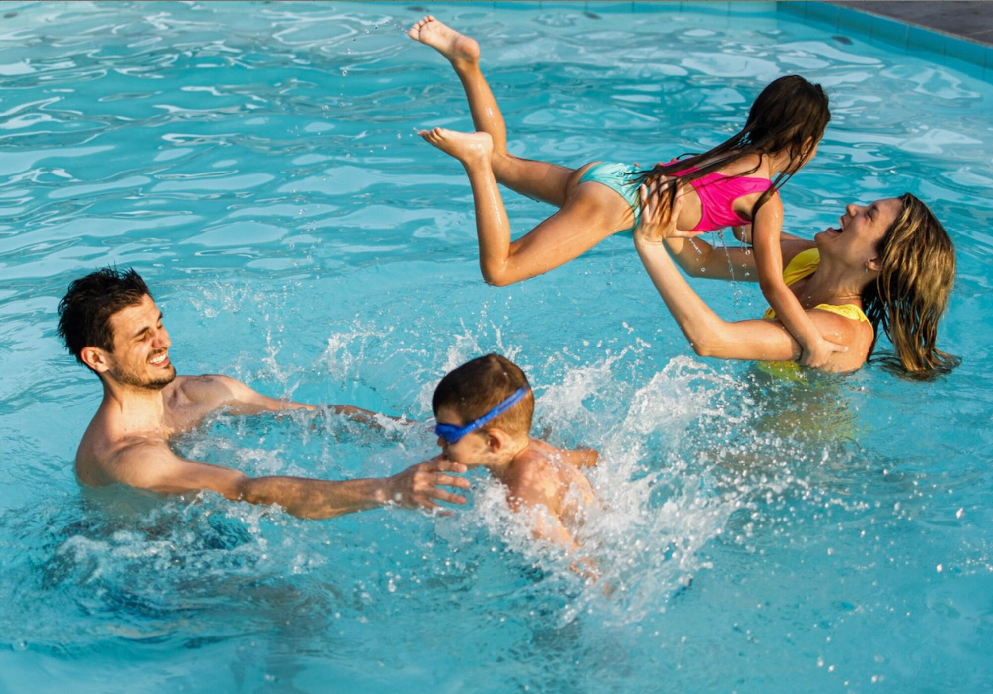 jci-15-pct-off Family having fun in the pool at John Carver Inn and Spa, a hotel in Plymouth MA